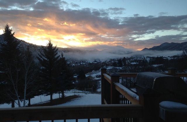 10/10 Rated Luxury Retreat! Mt. Sopris Views, Hot Tub & Pac-Man Fun!