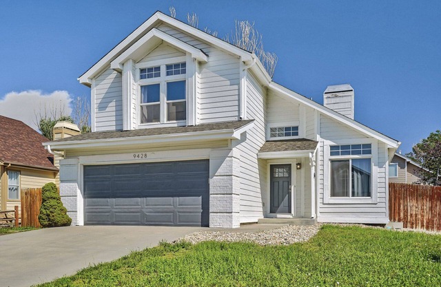 10-20 minutes to Ft Carson-Pet Friendly-Fireplace