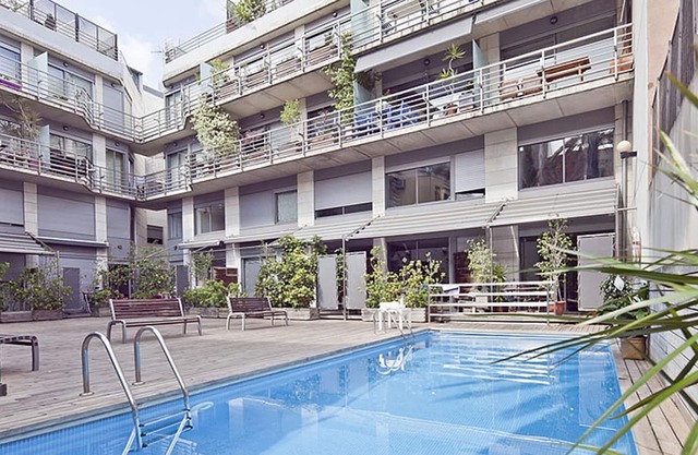 10 apartments with terrace & pool near the centre of Barcelona for up to 60 pax