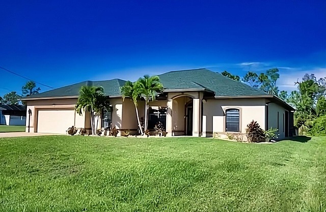 10 miles from 2 beaches in the lovely Rotonda West Florida community.