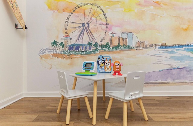 10 min drive to airport/beach in quiet community