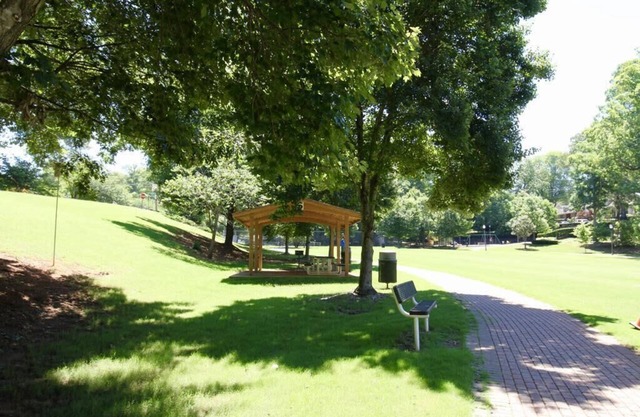 10 minutes from Airport! 15 mins from Downtown Atlanta and major attractions.
