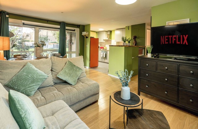 10% OFF| Cosy Flat in London Bridge + Games, Netflix & Parking + Garden!