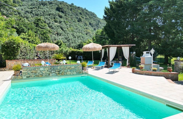10 People - Private pool - private Garden