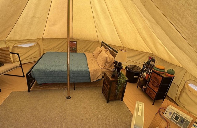 10 Point Landing - 10 Point Landing Glamping with Queen Bed & Bath
