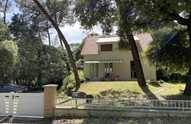 100 m from the beach, 140 m2 house - large wooded garden-birds' paradise