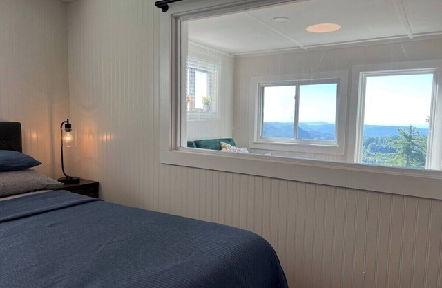 100 Mile Views & 2½ mi to BR!