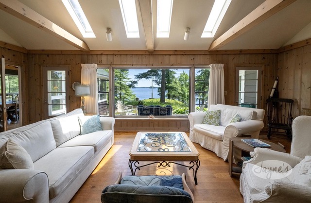 1000' of Private Frontage on Lake Muskoka! All Day Sun! Waterslide!