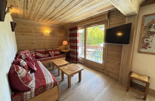 100m from ski slopes, 4th floor, balcony, tv, ski locker, 70m², Méribel