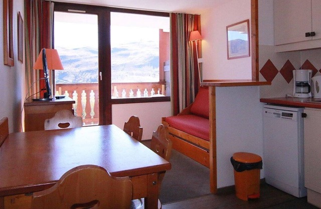 100m from ski slopes, 6th floor, balcony, tv, ski locker, 24m², Alpe d'Huez