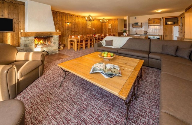 100m from ski slopes, fitness, swimming pool, sauna, balcony, fireplace or stove, tv, ski locker