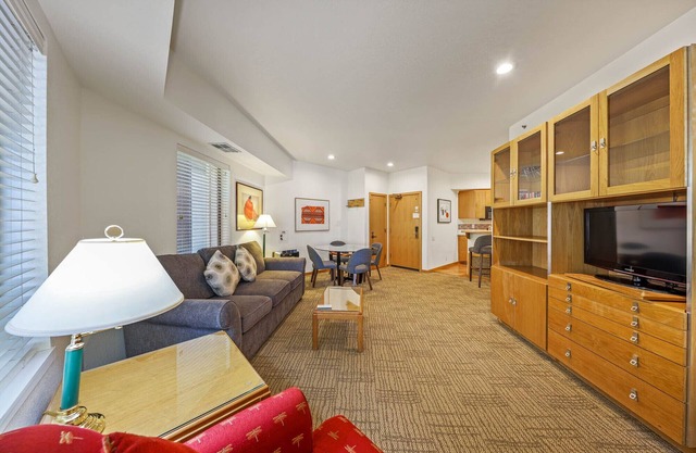101 | Relaxing 1BD Stay - A/C, Pool, Sauna, Tennis