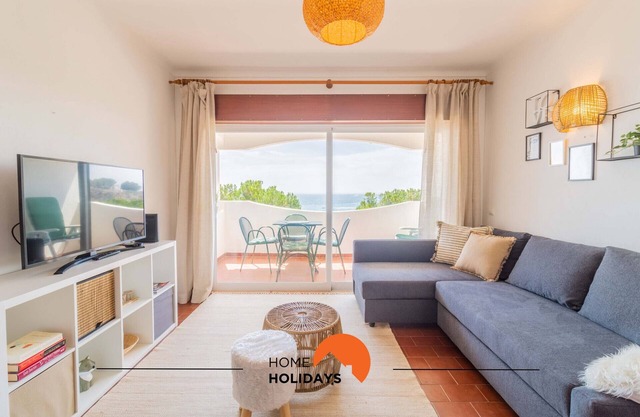 #103 Foxy V by Home Holidays