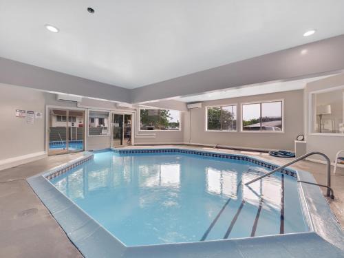 105 Pointes North Inn
