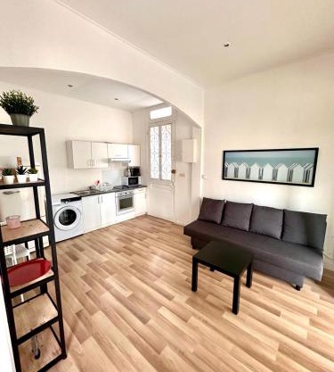106 Cagnes - T3 avec terrasse dans une ancienne villa