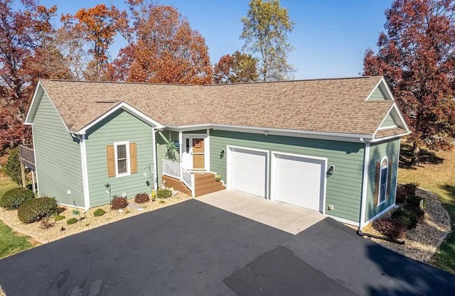 1066 Joffrey - 3 Bedroom Home 1st Fairway at Mariners SML
