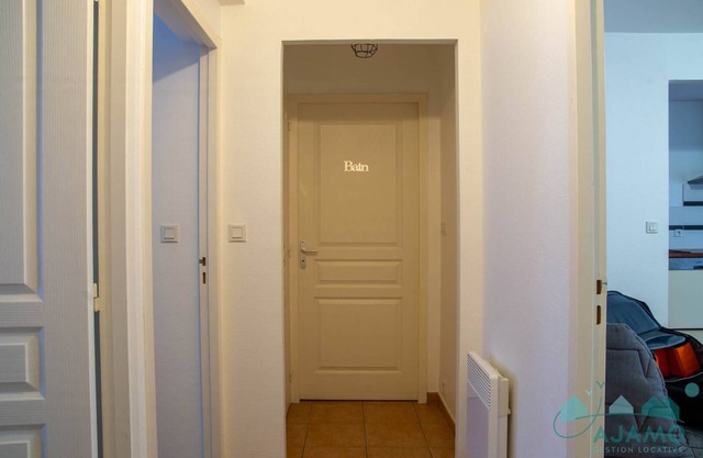 109 - Beautiful, bright apartment close to the beach