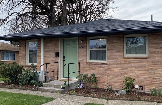 1123 The 3 Oaks 30 night fully furnished stay at a great price. Full Amenities!