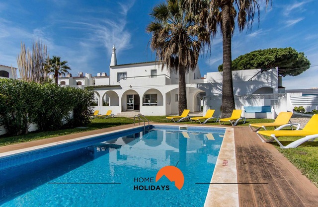 #116 Telhas Verdes by Home Holidays