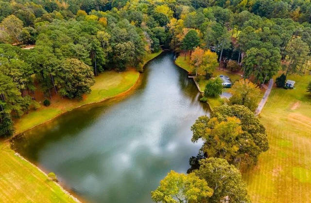 12-Acre Oasis: Picturesque Lakefront Sanctuary near ATL