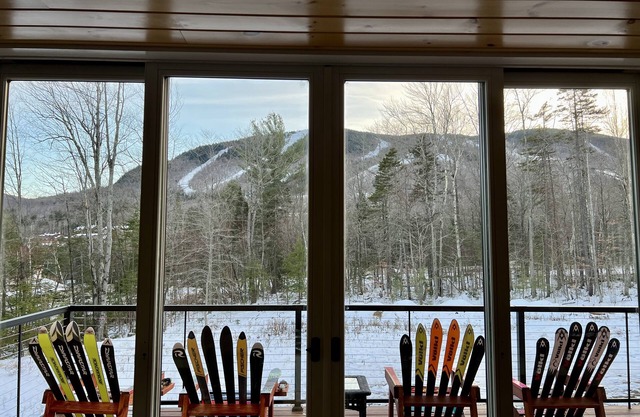 12 Bed, 6 Bath, 20 Guests STEPS from Sunday River w/Hot Tub & Game Room