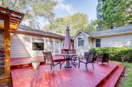 12 Mi to UGA Campus Spacious Group Getaway!