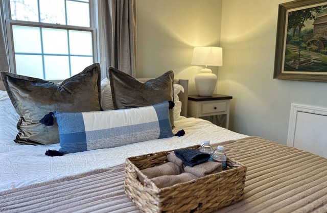 12 Mins from Beach - A Quiet, Immaculate space