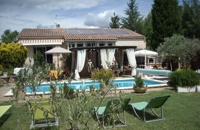 120m² house on 1000m² of land 1 km from Pierrevert and 3 km from Manosque