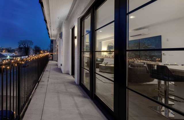 121 Hotel Buyout by Avantstay Buyout of 121 Hotel w/Living Areas & Meeting Room! Sleeps 58