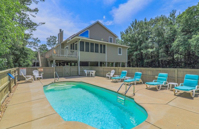 1215 - Corolla Hideaway, Secluded Cottage w/Pool, Close to Historic Corolla Village