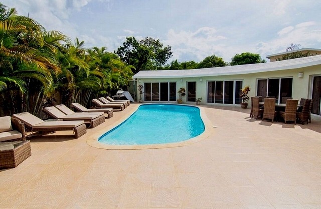 12BD guest-friendly complex in Casa Linda, 3 pools, tennis, free shuttle bus