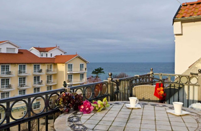 (13) 2-room apartment - west side - apartment house Atlantic