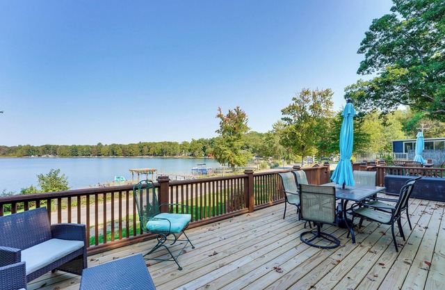 13 Mi to South Haven: Lakefront Retreat w/Dock!