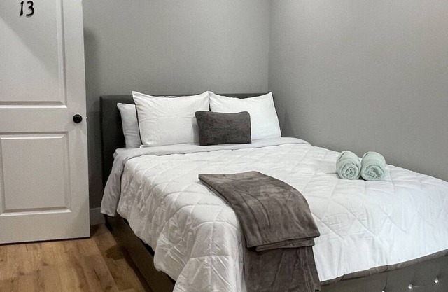 #13 NEW Cozy Room in Angora