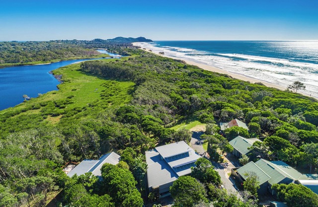 #13 Tallow Sands - Lakeview Beach house overlooking Tallow Creek