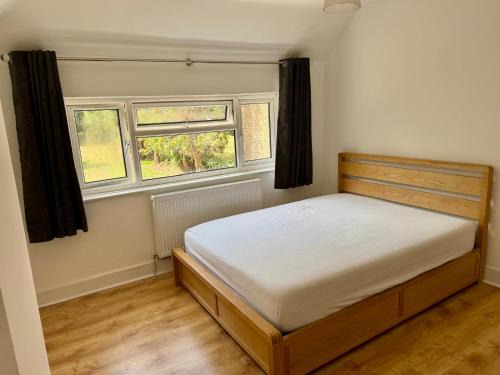 135 Watford road 3 bedroom villa