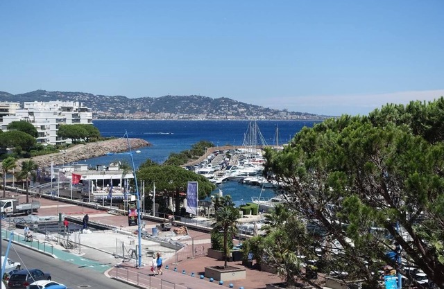 14482 magnificent studio with sea view in a seafront residence