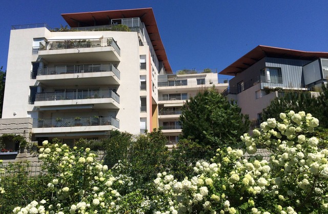 15 min from the beaches - beautifully furnished for 6-8 people - 111m2-air conditioning-terrace-parking