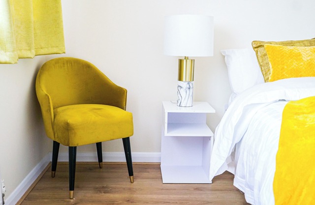 15 mins from City AirPort. n10 mins from ExcelnnComfortable and Clean.