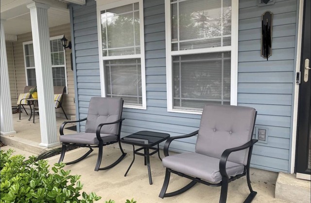 15 minutes right from Downtown Nashville