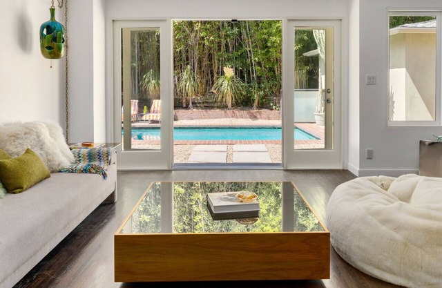 1555 Rising Glen Road, Los Angeles Angeles
