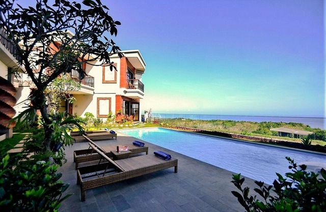 15BR Villa located in Uluwatu - 8 minutes walk from Topan Beach!