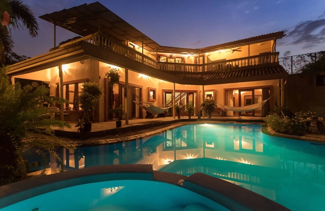 🌴16 Bed Compound Oasis 🌴Downtown Jaco with Private Pool & Hot Tub