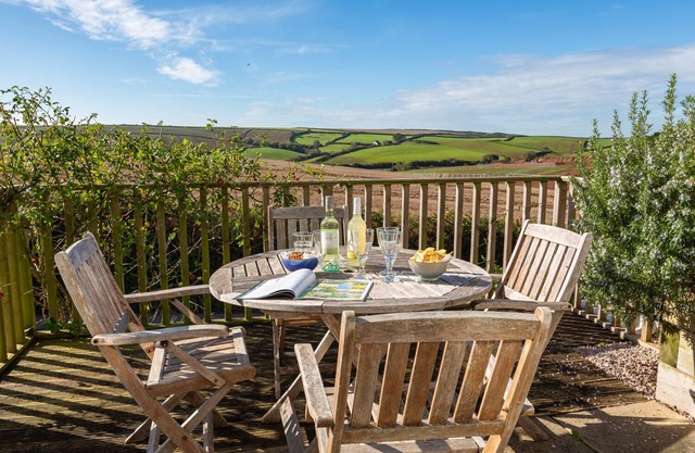 164 CUMBER CLOSE, pet friendly, with a garden in Malborough