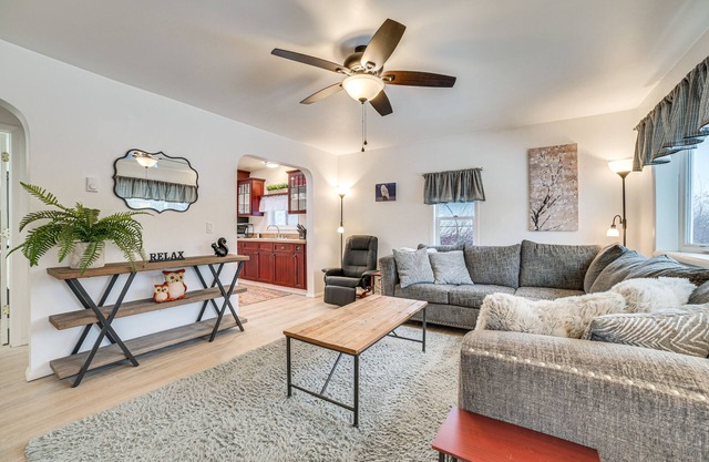 17 Mi to Nubs Nob: Cozy Home w/Fireplace