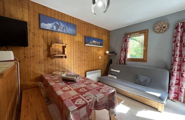 170m from ski slopes, 1st floor, view building, terrace, tv, ski locker, 28m², Peisey-Vallandry