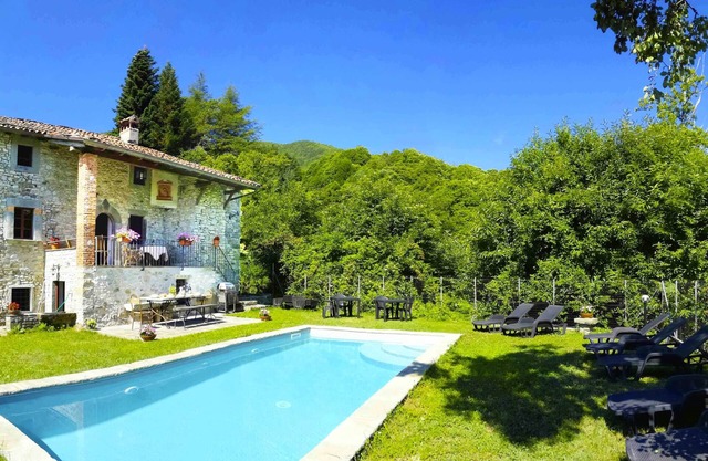 17C merchant villa, private swimming pool, medieval village