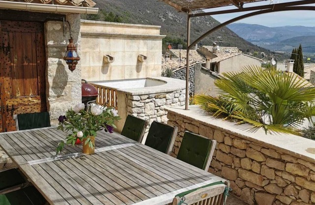 17th century house on the outskirts of the charming medieval village of Banon.