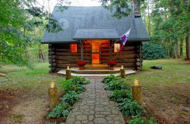 1848 Log Cabin in the Trees w/Fire Pit/Foscoe/No Damage from Helene!
