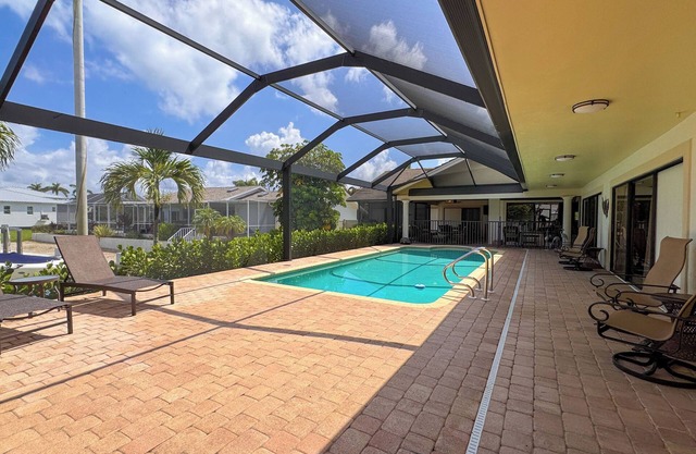 1864 Honduras: Large waterfront vacation house!